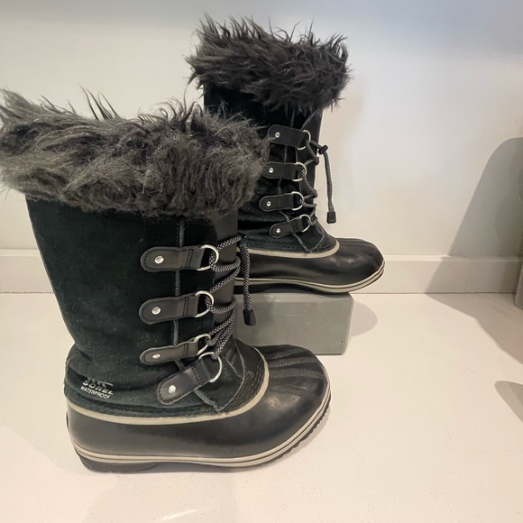 $200 Sorel Joan Of Arctic Black Fur winter waterproof warm Boots Size 6 (EU 38) - Picture 2 of 9